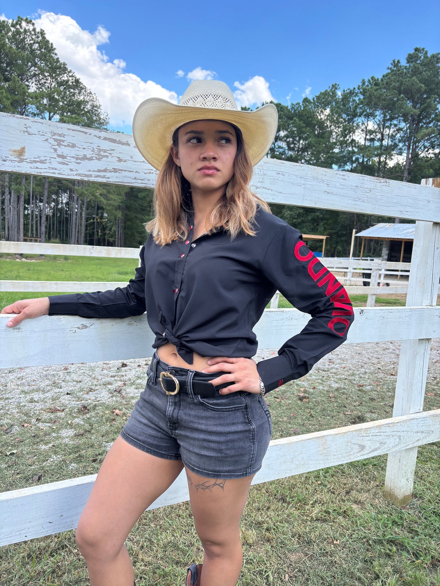 Camisa de mujer ov Negra con rojo
