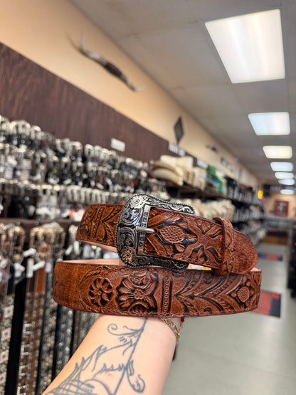 Men Wester leather belts coñac