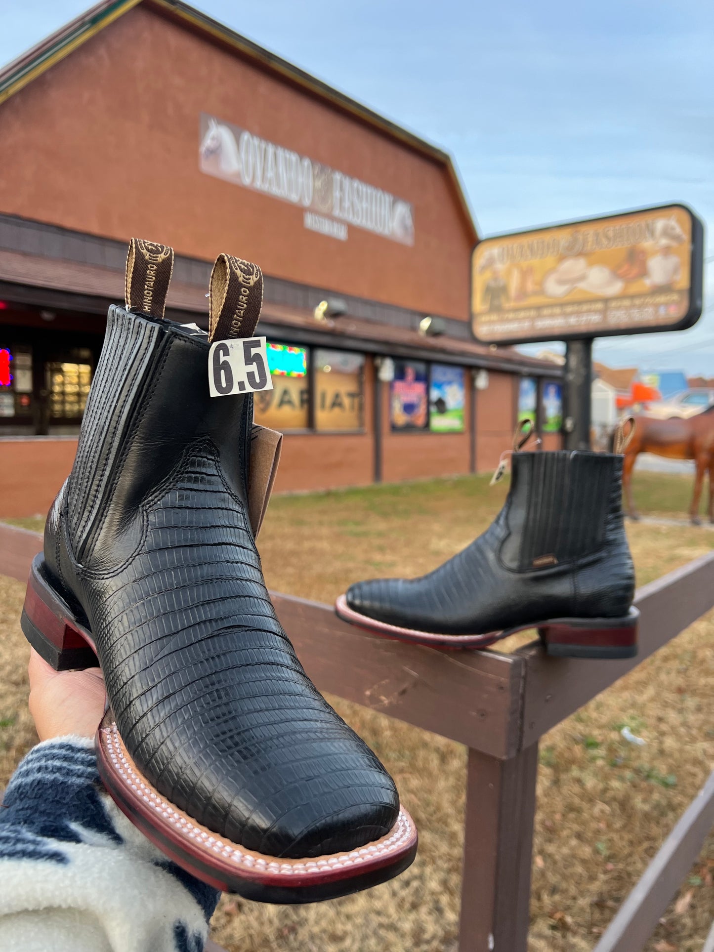 Botin Rodeo Lizard Negro Punta Cuadrada Con Suela Jumper