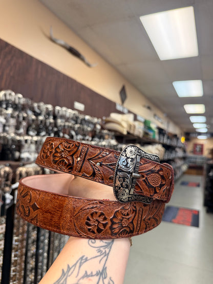 Men Wester leather belts coñac