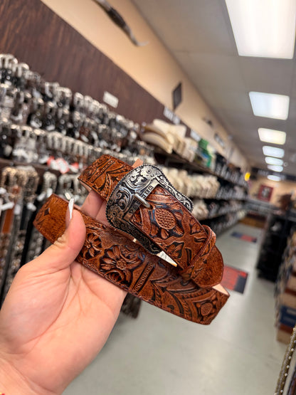Men Wester leather belts coñac