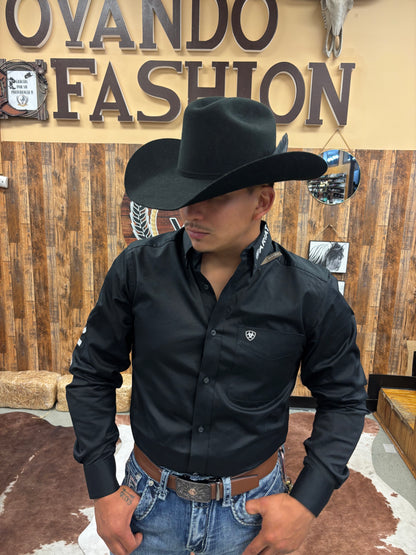 Camisa clásica de ajuste clásico para hombre Ariat con logo del equipo en sarga