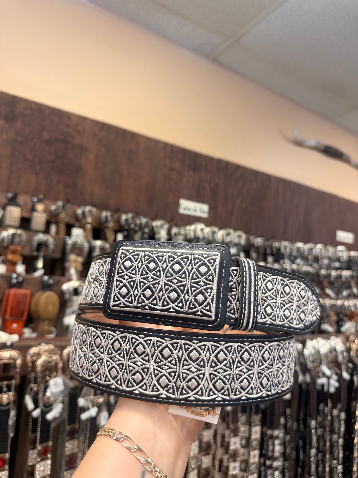 Men western belts piteado black and white