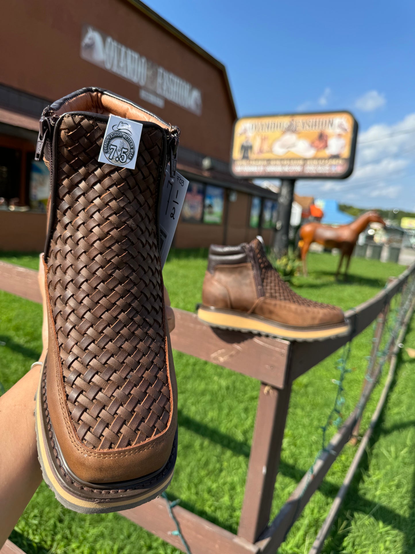 Botin Honey & Brown Petatillo Square Toe With Rhino Sole