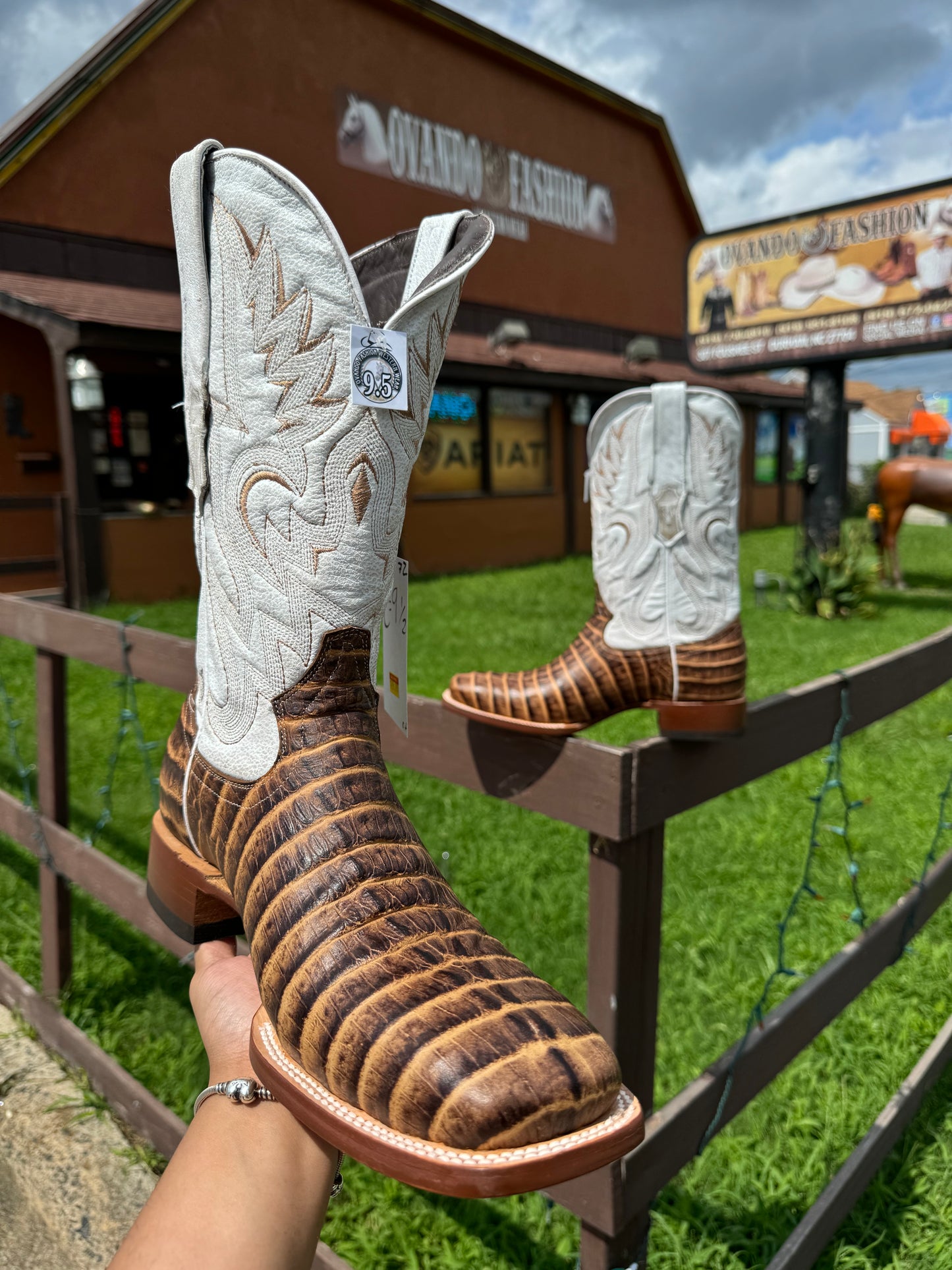 Men Wide Square Toe Orix With Brown Caimán Tail Print Boots