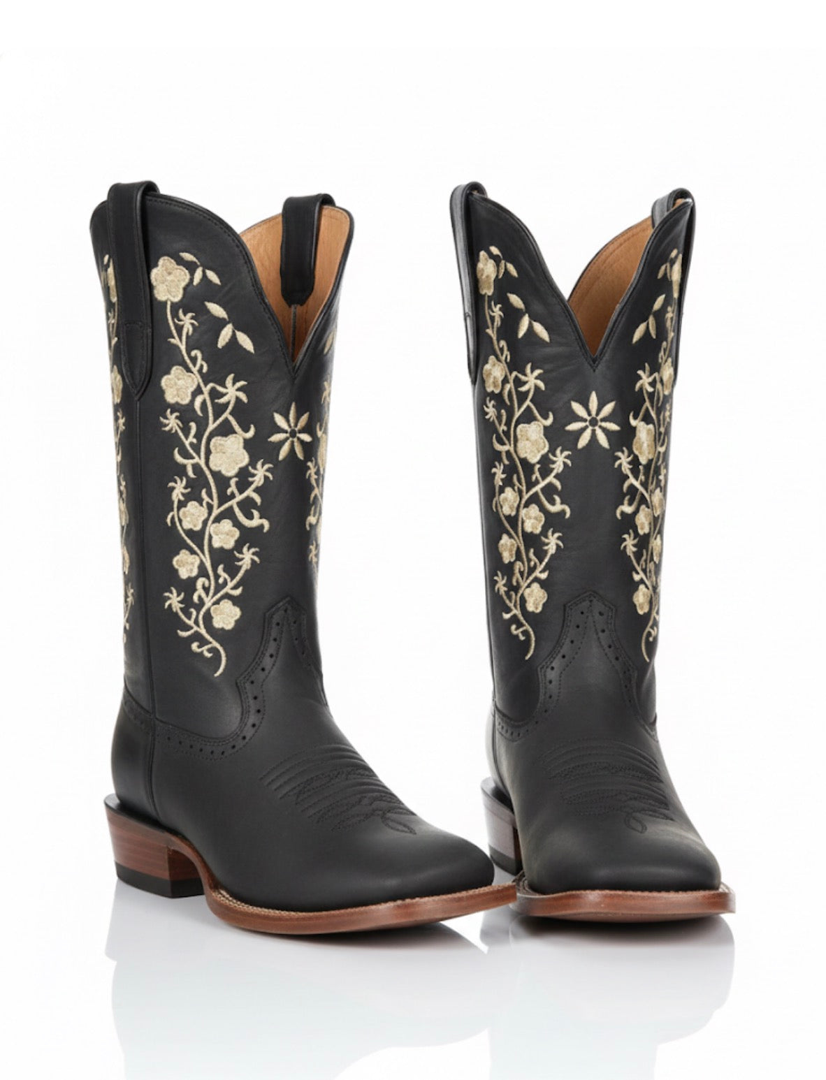 Negro con bordado floral vintage