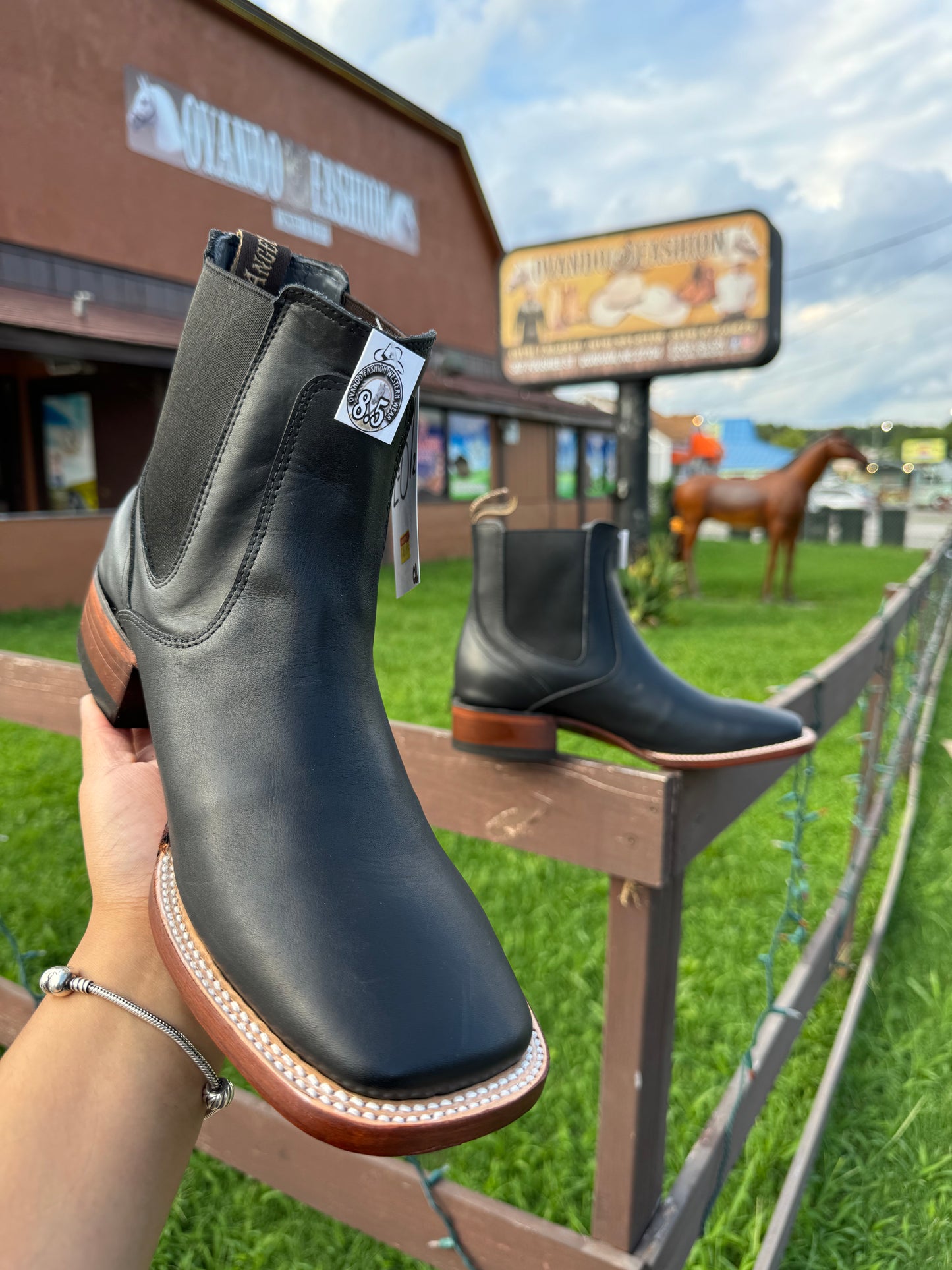 Botin Black Petatillo Square Toe With Hybrid Sole