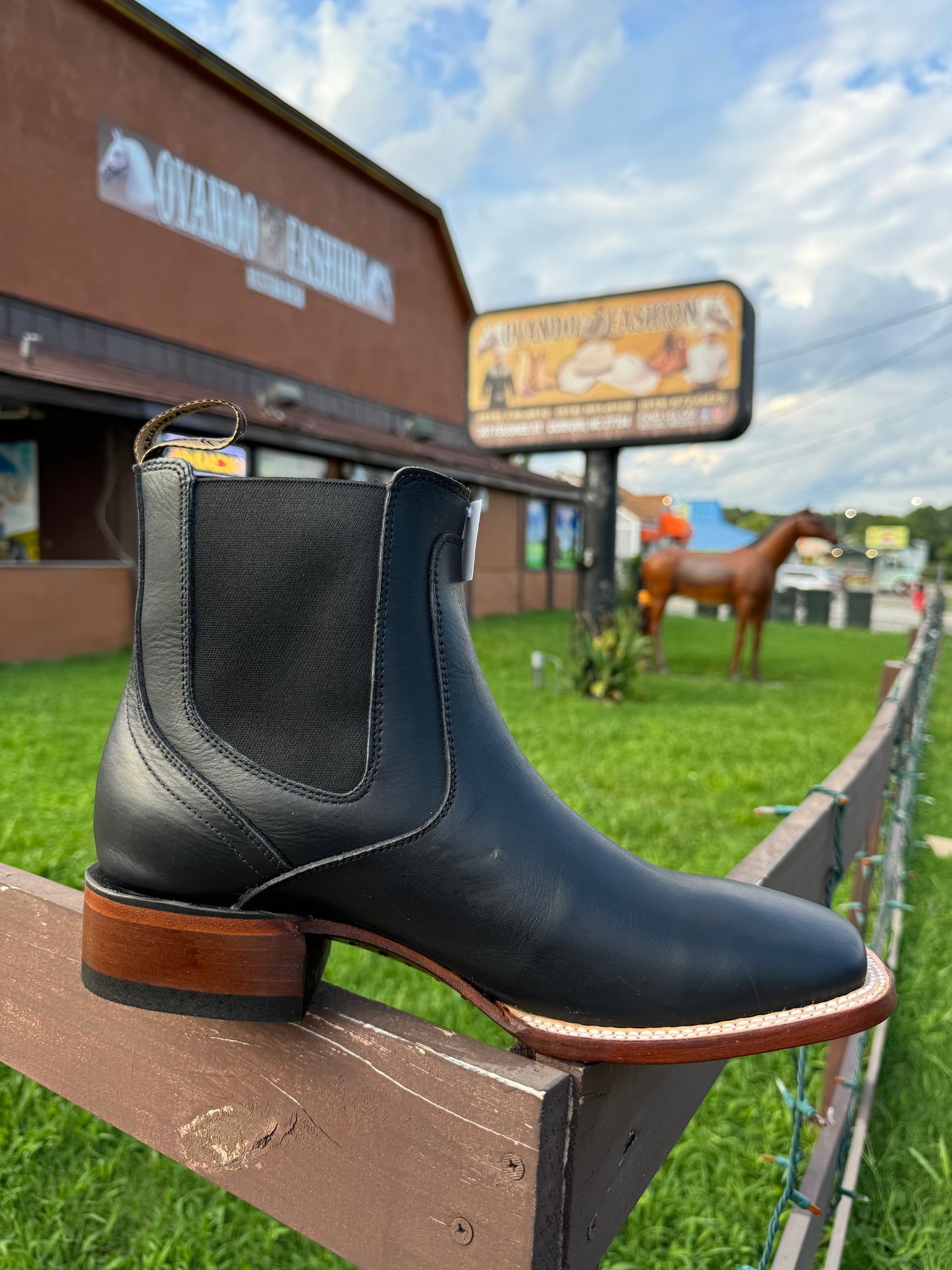 Botin Black Petatillo Square Toe With Hybrid Sole