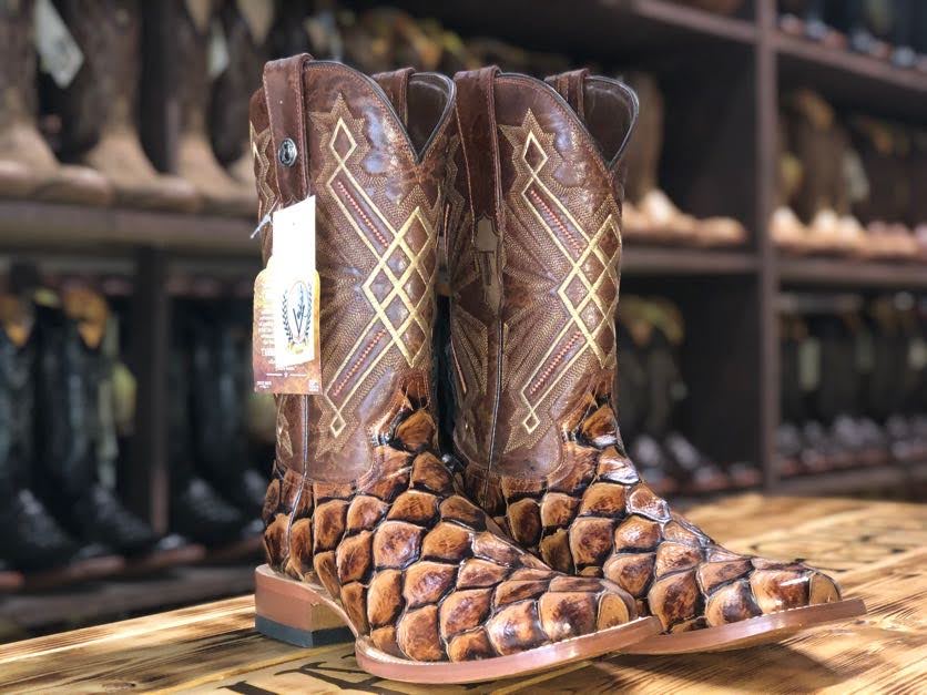 Botas anchas con estampado de pez monstruo coñac y punta cuadrada para hombre